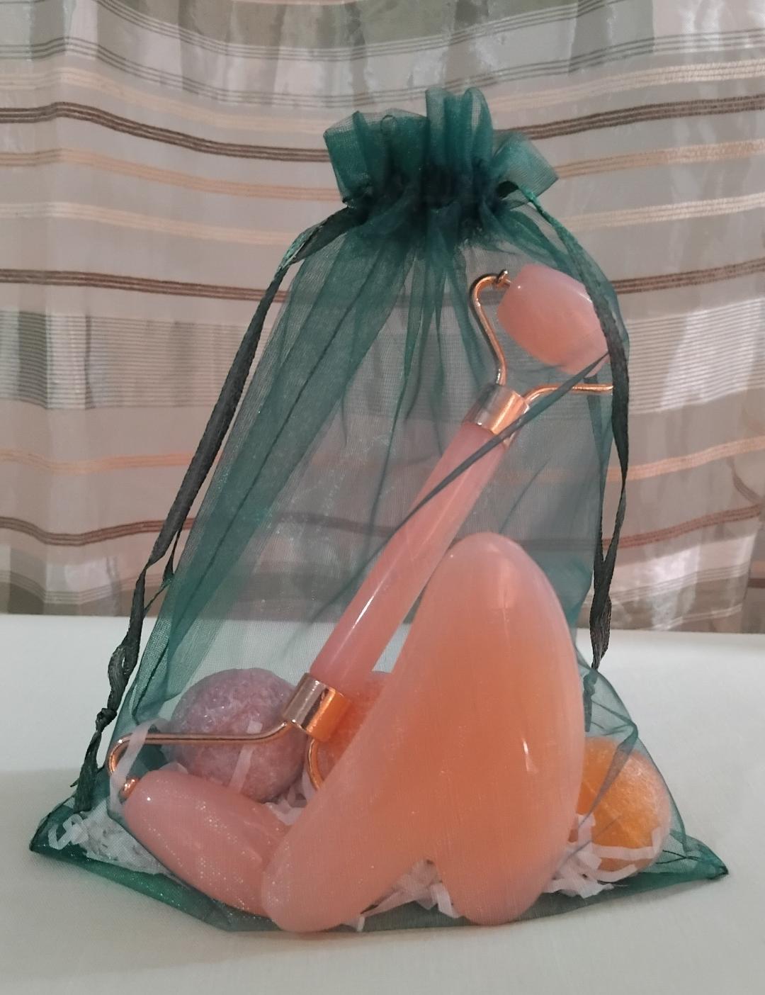 Chakra Bath Bombs, Face Roller & Gua Sha