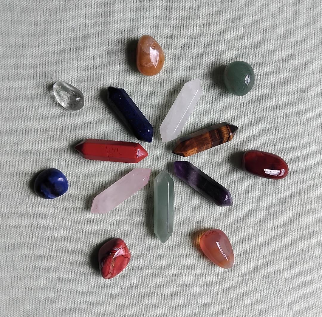 Gemstones & Crystal Points 14 piece Kit